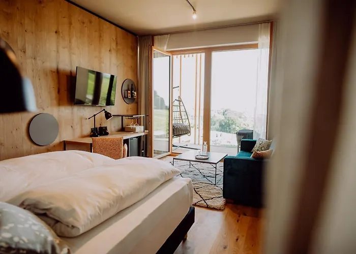 Ratscher Wein- Und Wellbeinghotel מלון