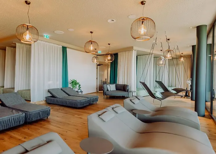 Ratscher Wein- Und Wellbeinghotel מלון Ratsch an der Weinstraße